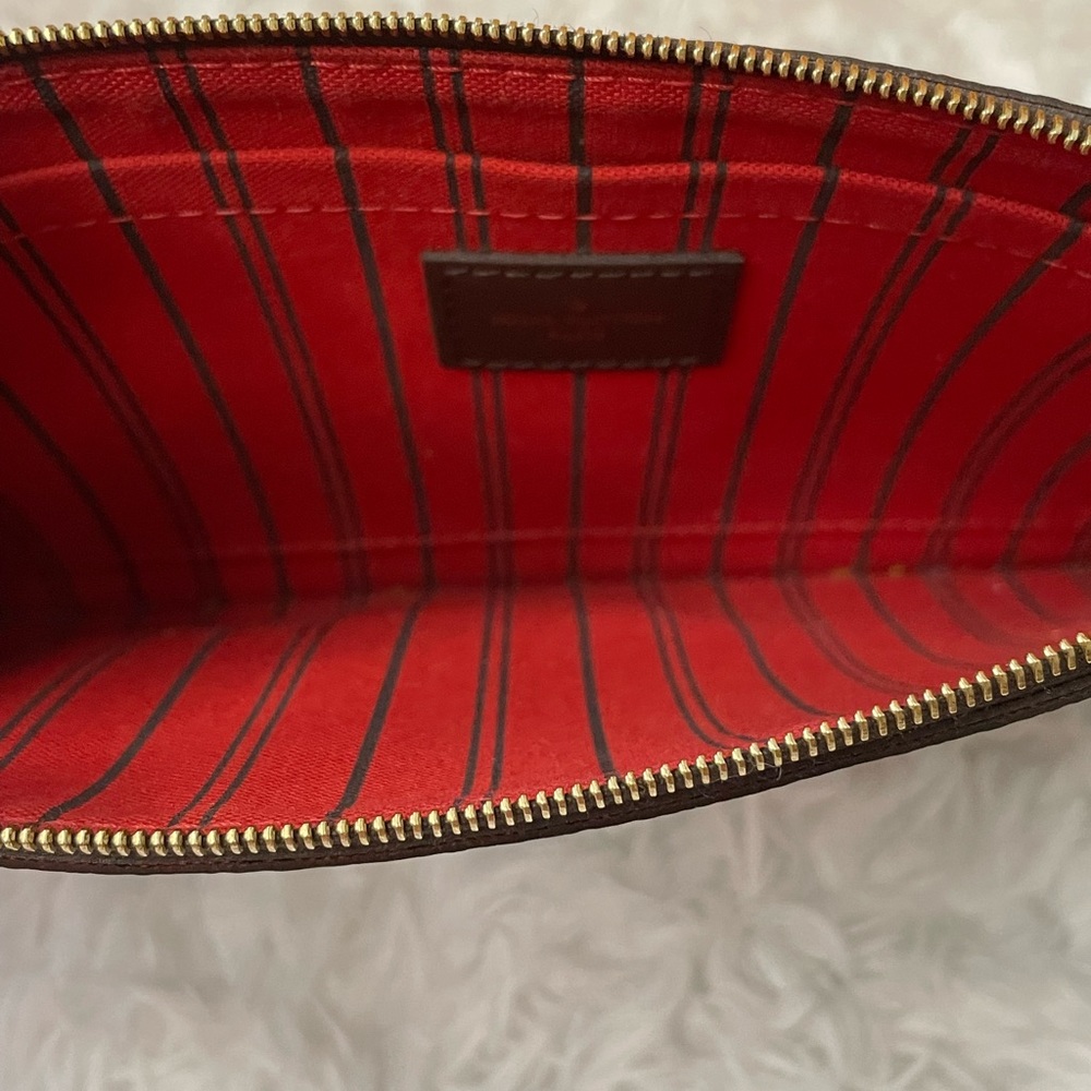 Louis Vuitton wristlet - Picture 5 of 7